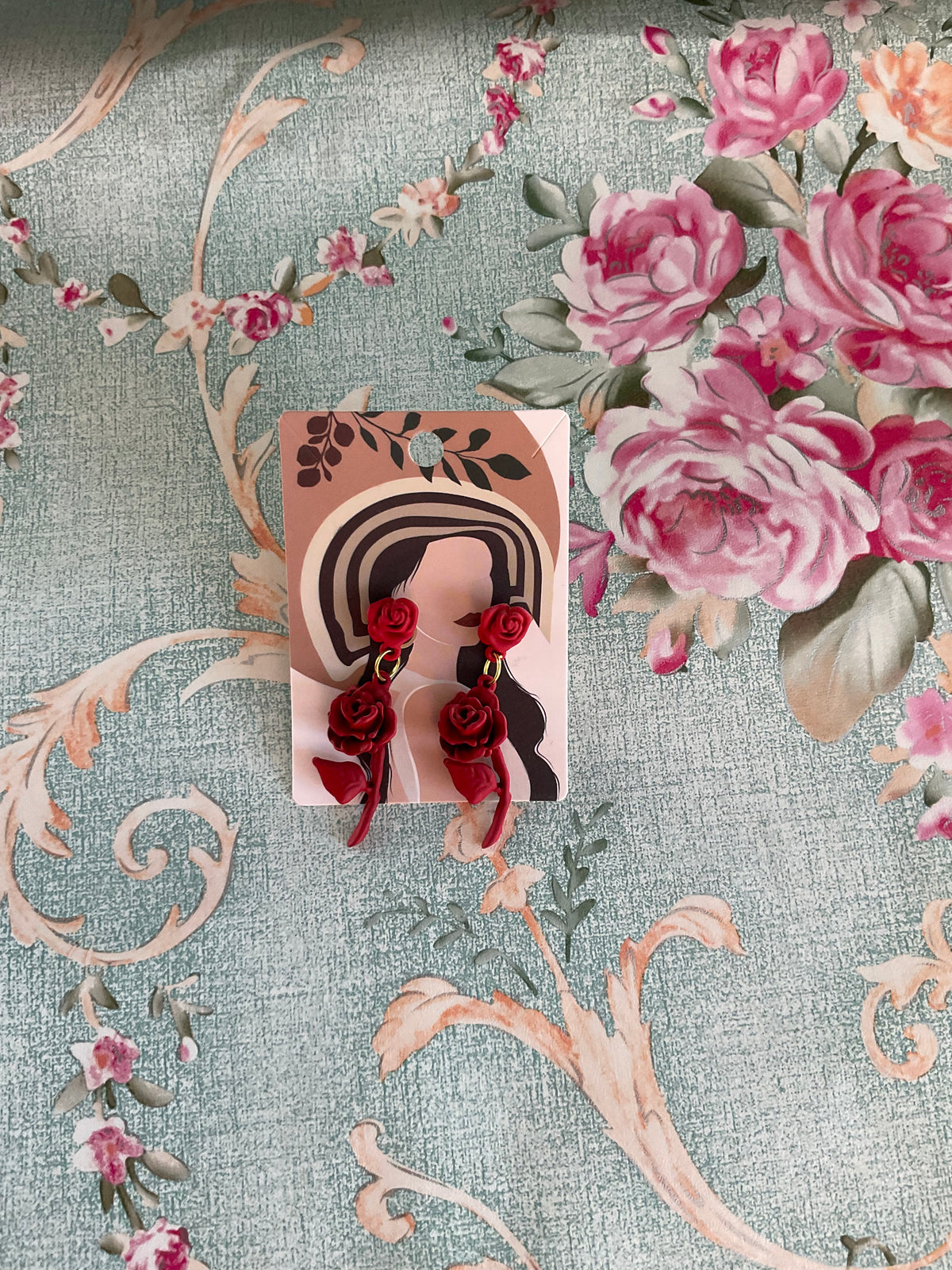 Pendientes rosas rojas