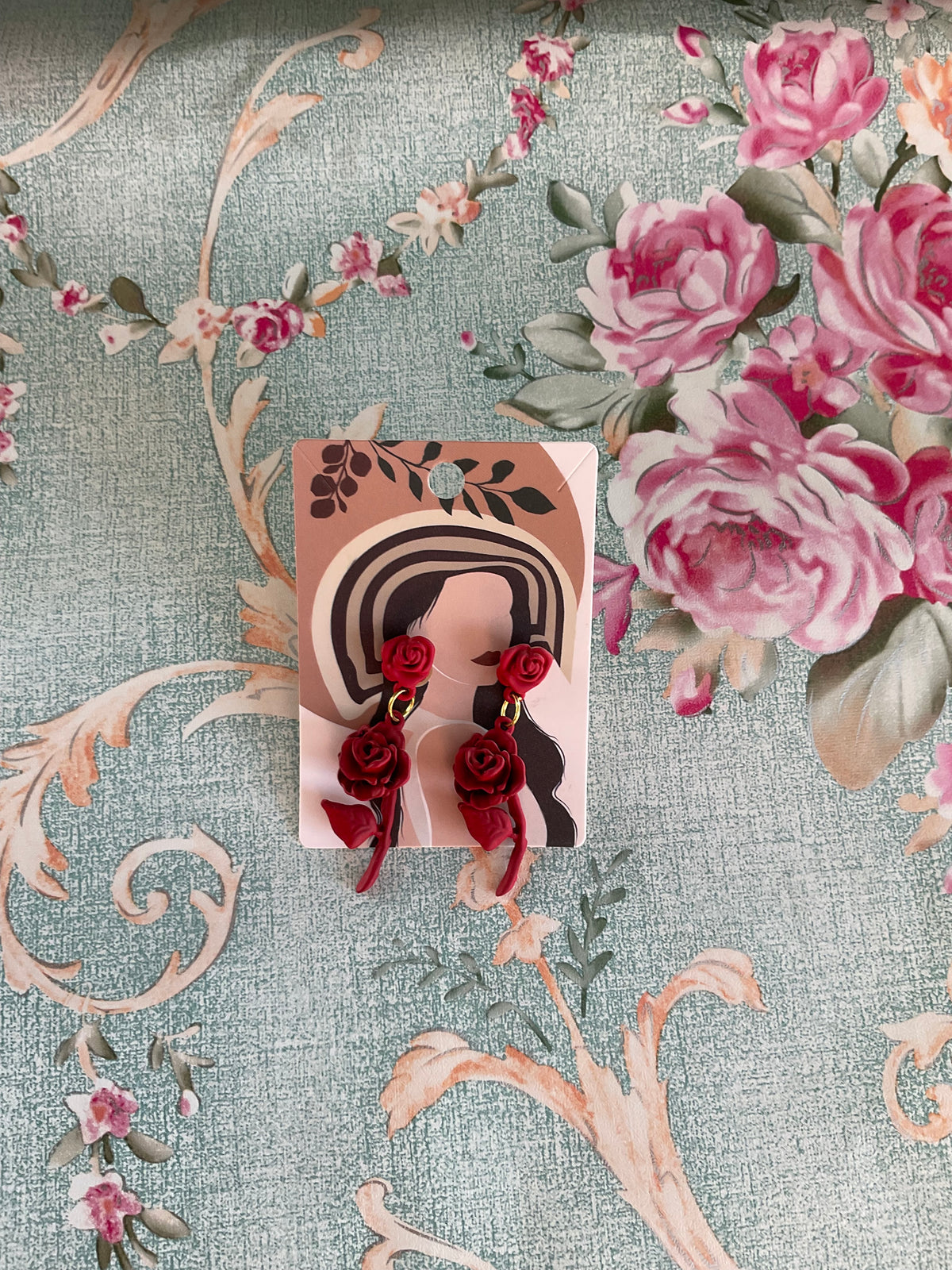 Pendientes rosas rojas