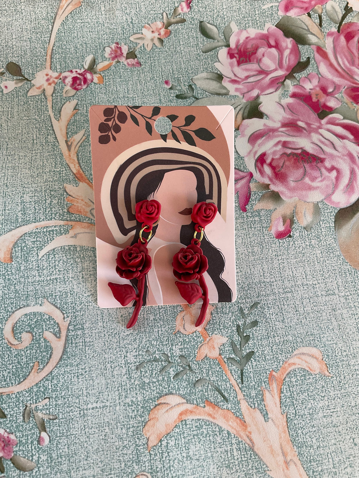 Pendientes rosas rojas