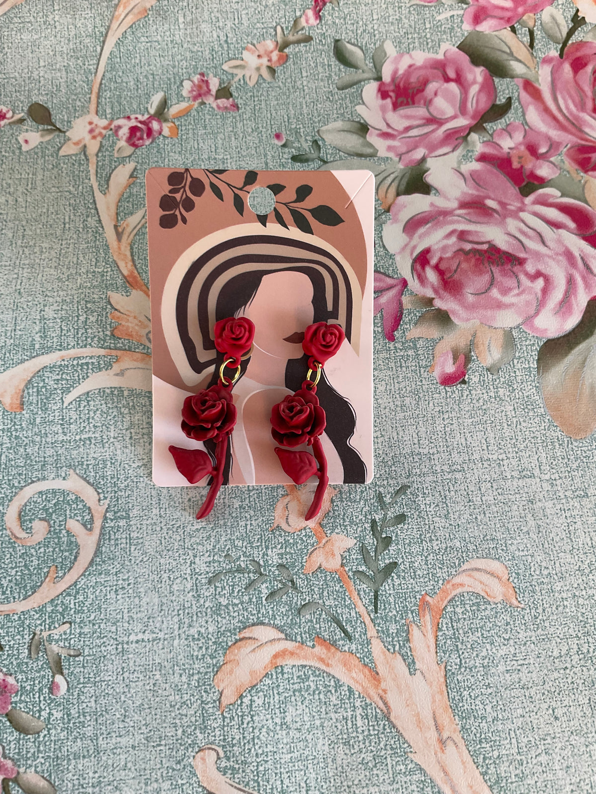Pendientes rosas rojas